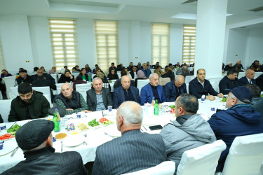 12 dekabr 2025-ci il tarixində Binəqədi Rayon İcra Hakimiyyətinin təşkilatçılığı ilə Heydər Məscidində xalqımızın Ümummilli Lideri Heydər Əliyevin əziz xatirəsinə ehsan süfrəsi