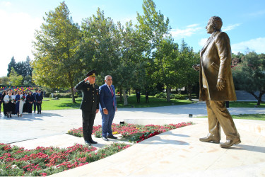 01 oktyabr 2025-ci il tarixində Binəqədi rayonunda fəaliyyət göstərən orta ümumtəhsil müəssisələrində təhsil ilinin yekunlarına və 5 Oktyabr - “Beynəlxalq Müəllim Günü”nə həsr olunmuş “Konstitusiya və Suverenlik İli: Təhsil və Gələcək Nəsillər” adlı təhsil konfransı