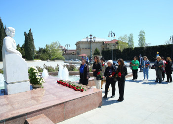 Binəqədi rayonunda əməkdar elm xadimi, tibb elmləri doktoru, görkəmli oftolmoloq-alim, akademik Zərifə xanım Əliyevanın abidəsinin ziyarəti