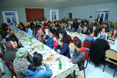 Binəqədi qəsəbəsində iftar süfrəsi