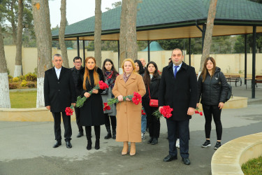 2 Fevral - Azərbaycan Gəncləri Günü münasibətilə şəhidlik zirvəsinə ucalmış qəhrəman gənclərimizin məzarları ziyarət edilməsi