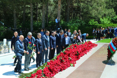 10 may 2025-ci il tarixində xalqımızın Ümummilli Lideri Heydər Əliyevin anadan olmasının 102-ci ildönümü münasibətilə Fəxri Xiyabanın ziyarəti