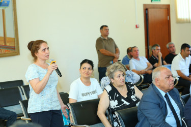 21 avqust 2025-ci il tarixində Binəqədi Rayon İcra Hakimiyyətinin başçısı Elxan Allahverdiyevin 9-cu mikrorayon sakinləri ilə səyyar qəbulu