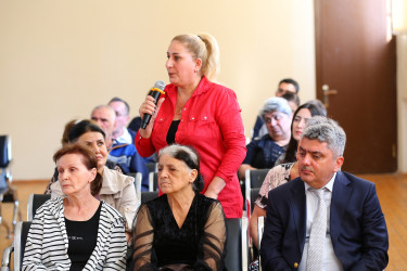 23 sentyabr 2025-ci il tarixində Binəqədi Rayon İcra Hakimiyyətinin başçısı Elxan Allahverdiyevin 9-cu mikrorayon sakinləri ilə səyyar qəbulu