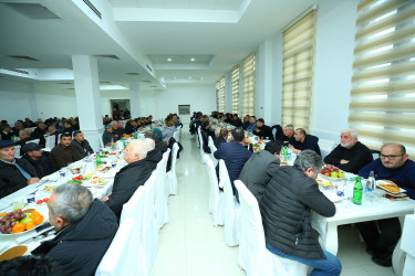 12 dekabr 2025-ci il tarixində Binəqədi Rayon İcra Hakimiyyətinin təşkilatçılığı ilə Heydər Məscidində xalqımızın Ümummilli Lideri Heydər Əliyevin əziz xatirəsinə ehsan süfrəsi