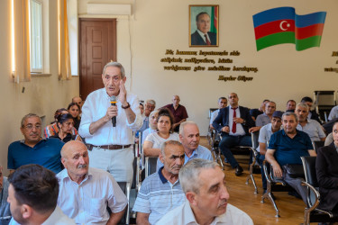 14 avqust 2025-ci il tarixində Binəqədi Rayon İcra Hakimiyyətinin başçısı Elxan Allahverdiyevin 7-ci mikrorayon sakinləri ilə səyyar qəbulu