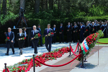 10 may 2026-cı il tarixində Ümummilli Lideri Heydər Əliyevin anadan olmasının 103-cü ildönümü münasibətilə Fəxri Xiyabanda Ulu Öndərin abidəsinin ziyarət edilməsi