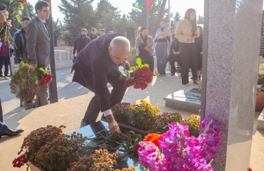 8 Noyabr- “Zəfər Günü”nün beşinci ildönümü ilə əlaqədar Binəqədi rayonunda şəhidlərimizin əziz xatirəsinin yad edilməsi