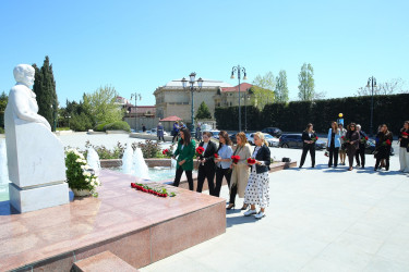 Binəqədi rayonunda əməkdar elm xadimi, tibb elmləri doktoru, görkəmli oftolmoloq-alim, akademik Zərifə xanım Əliyevanın abidəsinin ziyarəti