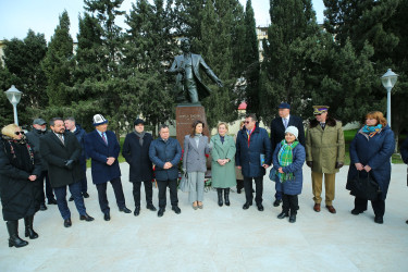 15 yanvar 2026-cı il tarixində Binəqədi rayonunda ucaldılan dahi rumın bəstəkarı Corce Eneskunun abidəsi önündə Rumıniya Mədəniyyət Günü münasibətilə tədbir