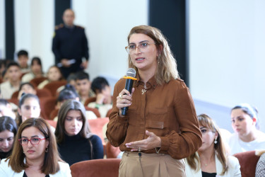 23 oktyabr 2025-ci il tarixində “Konstitusiya və Suverenlik İli” çərçivəsində Binəqədi rayonu 335 № li tam orta məktəbdə çətin həyat şəraitində olan yetkinlik yaşına çatmayanlar üçün sosial reabilitasiya və cəmiyyətə inteqrasiyası ilə bağlı tədbirlərin gücləndirilməsi, onlara tibbi və psixolojin dəstəyin göstərilməsi məqsədilə “Sən tək deyilsən!” mövzusunda maarifləndirici tədbir