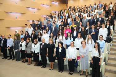 01 oktyabr 2025-ci il tarixində Binəqədi rayonunda fəaliyyət göstərən orta ümumtəhsil müəssisələrində təhsil ilinin yekunlarına və 5 Oktyabr - “Beynəlxalq Müəllim Günü”nə həsr olunmuş “Konstitusiya və Suverenlik İli: Təhsil və Gələcək Nəsillər” adlı təhsil konfransı