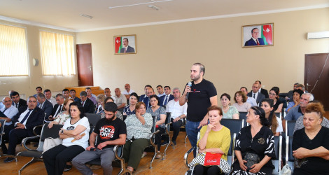 17 iyul 2025-ci il tarixində Binəqədi Rayon İcra Hakimiyyətinin başçısı Elxan Allahverdiyevin 6-cı mikrorayon sakinləri ilə səyyar qəbulu