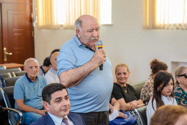 14 avqust 2025-ci il tarixində Binəqədi Rayon İcra Hakimiyyətinin başçısı Elxan Allahverdiyevin 7-ci mikrorayon sakinləri ilə səyyar qəbulu