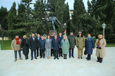 15 yanvar 2026-cı il tarixində Binəqədi rayonunda ucaldılan dahi rumın bəstəkarı Corce Eneskunun abidəsi önündə Rumıniya Mədəniyyət Günü münasibətilə tədbir