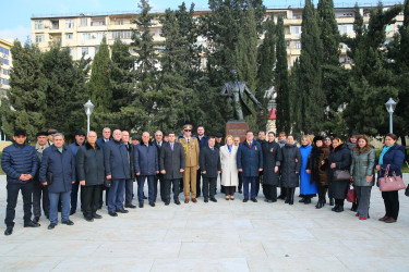 Dahi rumın bəstəkarı, skripkaçı, dirijor və mahir musiqiçi Corce Eneskunun adını daşıyan parkda Rumıniyanın Milli Mədəniyyət Gününə həsr olunmuş tədbir