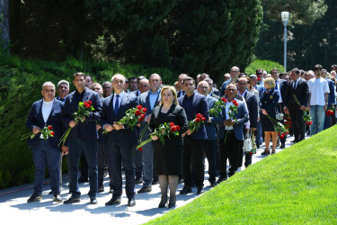 10 may 2025-ci il tarixində xalqımızın Ümummilli Lideri Heydər Əliyevin anadan olmasının 102-ci ildönümü münasibətilə Fəxri Xiyabanın ziyarəti