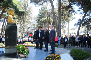 Azərbaycanın Respublikasının Milli Qəhrəmanı Fərhad Hümbətovun büstü qarşısında xatirəsinə həsr olunmuş tədbir 01.04.2025