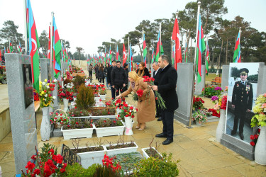 2 Fevral - Azərbaycan Gəncləri Günü münasibətilə şəhidlik zirvəsinə ucalmış qəhrəman gənclərimizin məzarları ziyarət edilməsi