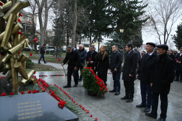 20 Yanvar faciəsinin 33-cü ildönümü ilə əlaqədar  Biləcəri qəsəbəsində yerləşən "20 Yanvar" şəhidlərinin xatirə parkında ucaldılmış “Güllə yağışı” abidəsi ziyarəti