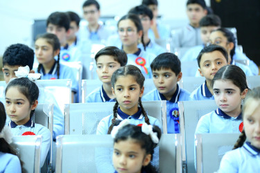 11 dekabr 2025-ci il tarixində 83 № li məktəb-liseydə Ümummilli Lider Heydər Əliyevin xatirəsinə həsr olunmuş “Ulu Öndərin izi ilə – nəsildən nəsilə” adlı tədbir
