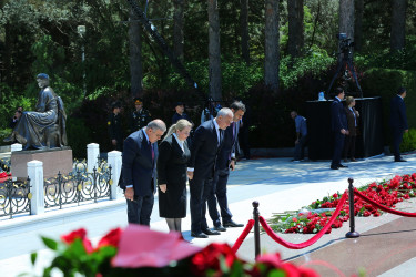10 may 2026-cı il tarixində Ümummilli Lideri Heydər Əliyevin anadan olmasının 103-cü ildönümü münasibətilə Fəxri Xiyabanda Ulu Öndərin abidəsinin ziyarət edilməsi