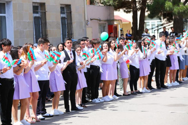 Binəqədi rayonunda fəaliyyət göstərən orta ümumtəhsil məktəblərində “Son Zəng” tədbirləri təşkil olundu.