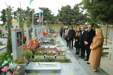 2 Fevral - Azərbaycan Gəncləri Günü münasibətilə şəhidlik zirvəsinə ucalmış qəhrəman gənclərimizin məzarları ziyarət edilməsi