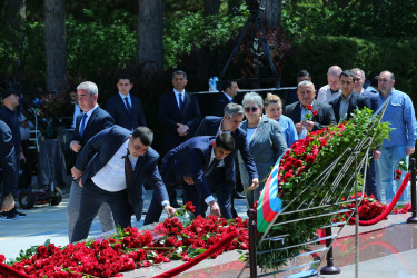 10 may 2026-cı il tarixində Ümummilli Lideri Heydər Əliyevin anadan olmasının 103-cü ildönümü münasibətilə Fəxri Xiyabanda Ulu Öndərin abidəsinin ziyarət edilməsi