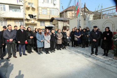 Şəhid Əhmədov İlqar Adil oğlunun yaşadığı evin qarşısında barelyefinin açılış mərasimi