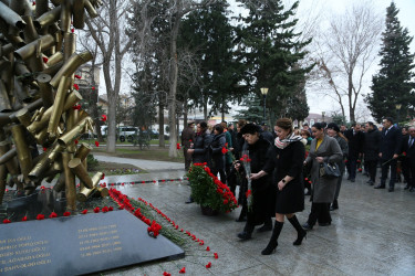 20 Yanvar faciəsinin 33-cü ildönümü ilə əlaqədar  Biləcəri qəsəbəsində yerləşən "20 Yanvar" şəhidlərinin xatirə parkında ucaldılmış “Güllə yağışı” abidəsi ziyarəti