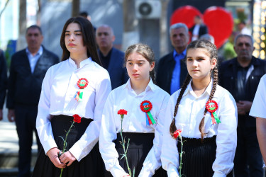 Azərbaycanın Respublikasının Milli Qəhrəmanı Fərhad Hümbətovun büstü qarşısında xatirəsinə həsr olunmuş tədbir 01.04.2025
