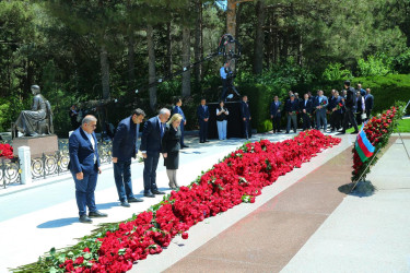 10 may 2025-ci il tarixində xalqımızın Ümummilli Lideri Heydər Əliyevin anadan olmasının 102-ci ildönümü münasibətilə Fəxri Xiyabanın ziyarəti