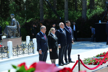 10 may 2026-cı il tarixində Ümummilli Lideri Heydər Əliyevin anadan olmasının 103-cü ildönümü münasibətilə Fəxri Xiyabanda Ulu Öndərin abidəsinin ziyarət edilməsi