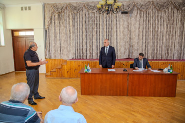 14 avqust 2025-ci il tarixində Binəqədi Rayon İcra Hakimiyyətinin başçısı Elxan Allahverdiyevin 7-ci mikrorayon sakinləri ilə səyyar qəbulu