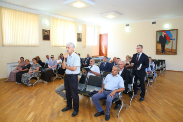 21 avqust 2025-ci il tarixində Binəqədi Rayon İcra Hakimiyyətinin başçısı Elxan Allahverdiyevin 9-cu mikrorayon sakinləri ilə səyyar qəbulu