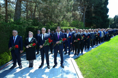 10 may 2026-cı il tarixində Ümummilli Lideri Heydər Əliyevin anadan olmasının 103-cü ildönümü münasibətilə Fəxri Xiyabanda Ulu Öndərin abidəsinin ziyarət edilməsi