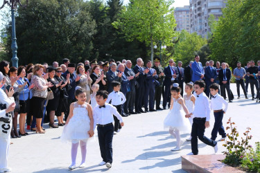 Binəqədi rayonunda yerləşən Zərifə Əliyeva adına istirahət parkında görkəmli oftalmoloq alim, akademik Zərifə xanım Əliyevanın anadan olmasının 99-cu ildönümünə həsr olunmuş “Böyük alim-kamillik və müdriklik zirvəsi” adlı tədbir keçirildi.