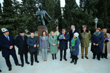 15 yanvar 2026-cı il tarixində Binəqədi rayonunda ucaldılan dahi rumın bəstəkarı Corce Eneskunun abidəsi önündə Rumıniya Mədəniyyət Günü münasibətilə tədbir