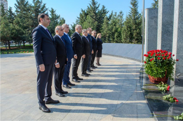 8 Noyabr- “Zəfər Günü”nün beşinci ildönümü ilə əlaqədar Binəqədi rayonunda şəhidlərimizin əziz xatirəsinin yad edilməsi