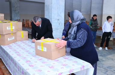 Binəqədi rayonunda Xocalı faciəsinin 31-ci ildönümü ilə əlaqədar Xocalıdan olan ailələrə humanitar yardımın paylanması