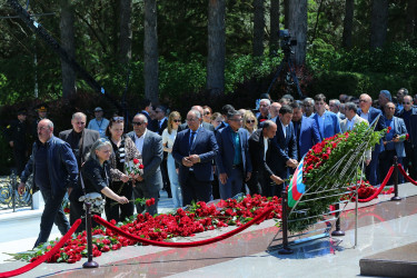 10 may 2026-cı il tarixində Ümummilli Lideri Heydər Əliyevin anadan olmasının 103-cü ildönümü münasibətilə Fəxri Xiyabanda Ulu Öndərin abidəsinin ziyarət edilməsi