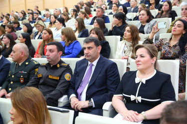 01 oktyabr 2025-ci il tarixində Binəqədi rayonunda fəaliyyət göstərən orta ümumtəhsil müəssisələrində təhsil ilinin yekunlarına və 5 Oktyabr - “Beynəlxalq Müəllim Günü”nə həsr olunmuş “Konstitusiya və Suverenlik İli: Təhsil və Gələcək Nəsillər” adlı təhsil konfransı