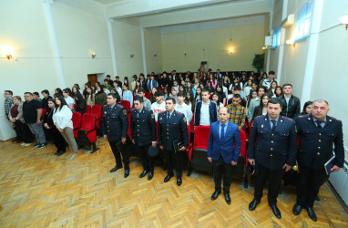 01.05.2025 - Humanitar Kollecdə "Narkotiksiz gələcək naminə” mövzusunda görüş