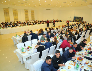 Binəqədi Rayon İcra Hakimiyyətinin təşkilatçılığı ilə Heydər məscidində müqəddəs Ramazan ayı münasibətilə iftar süfrəsi