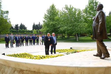 Binəqədi rayonunda Ulu öndər Heydər Əliyevin anadan olmasının 100 illik yubileyinə həsr olunmuş tədbir