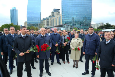 27 Sentyabr 2025-ci il tarixində Anım Gününün beşinci ildönümünün qeyd olunması ilə əlaqədar Binəqədi rayon ictimaiyyətinin Zəfər parkının ərazisində Vətən uğrunda canından keçmiş şəhidlərimizin əziz xatirəsinə ucaldılmış 8 Noyabr  - Zəfər abidəsini ziyarəti