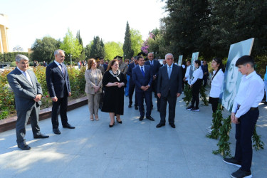 Binəqədi rayonunda yerləşən Zərifə Əliyeva adına istirahət parkında görkəmli oftalmoloq alim, akademik Zərifə xanım Əliyevanın anadan olmasının 99-cu ildönümünə həsr olunmuş “Böyük alim-kamillik və müdriklik zirvəsi” adlı tədbir keçirildi.