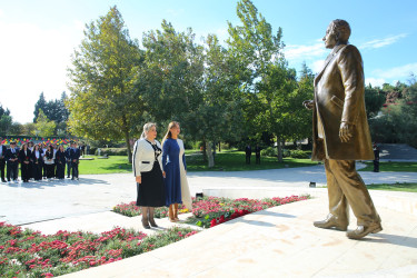 01 oktyabr 2025-ci il tarixində Binəqədi rayonunda fəaliyyət göstərən orta ümumtəhsil müəssisələrində təhsil ilinin yekunlarına və 5 Oktyabr - “Beynəlxalq Müəllim Günü”nə həsr olunmuş “Konstitusiya və Suverenlik İli: Təhsil və Gələcək Nəsillər” adlı təhsil konfransı