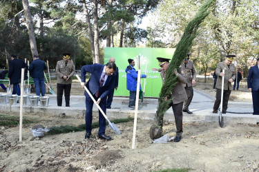 Binəqədi rayonu Ramiz Aboyev adına mədəniyyət və istirahət parkında Ümummilli Lider Heydər Əliyevin anadan olmasının 100-cü ildönümü münasibətilə ağacəkmə aksiyası